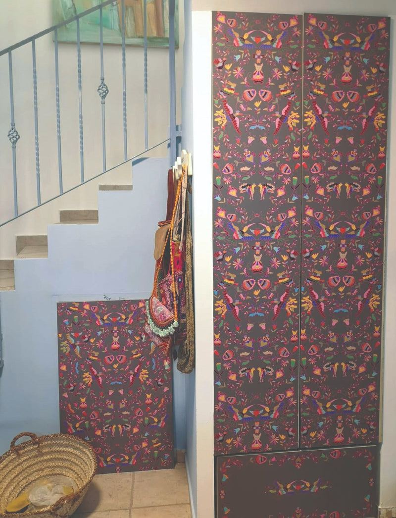 הדבקת טפטים על ריהוט