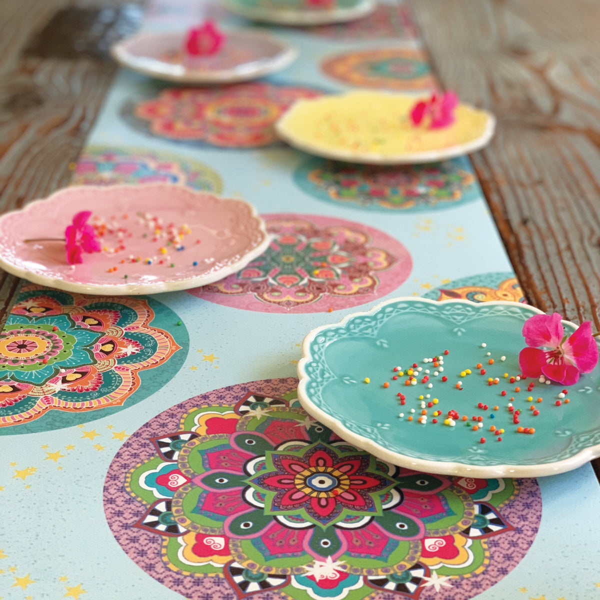 ראנר פיויסי שולחני- מנדלות רקע תכלת