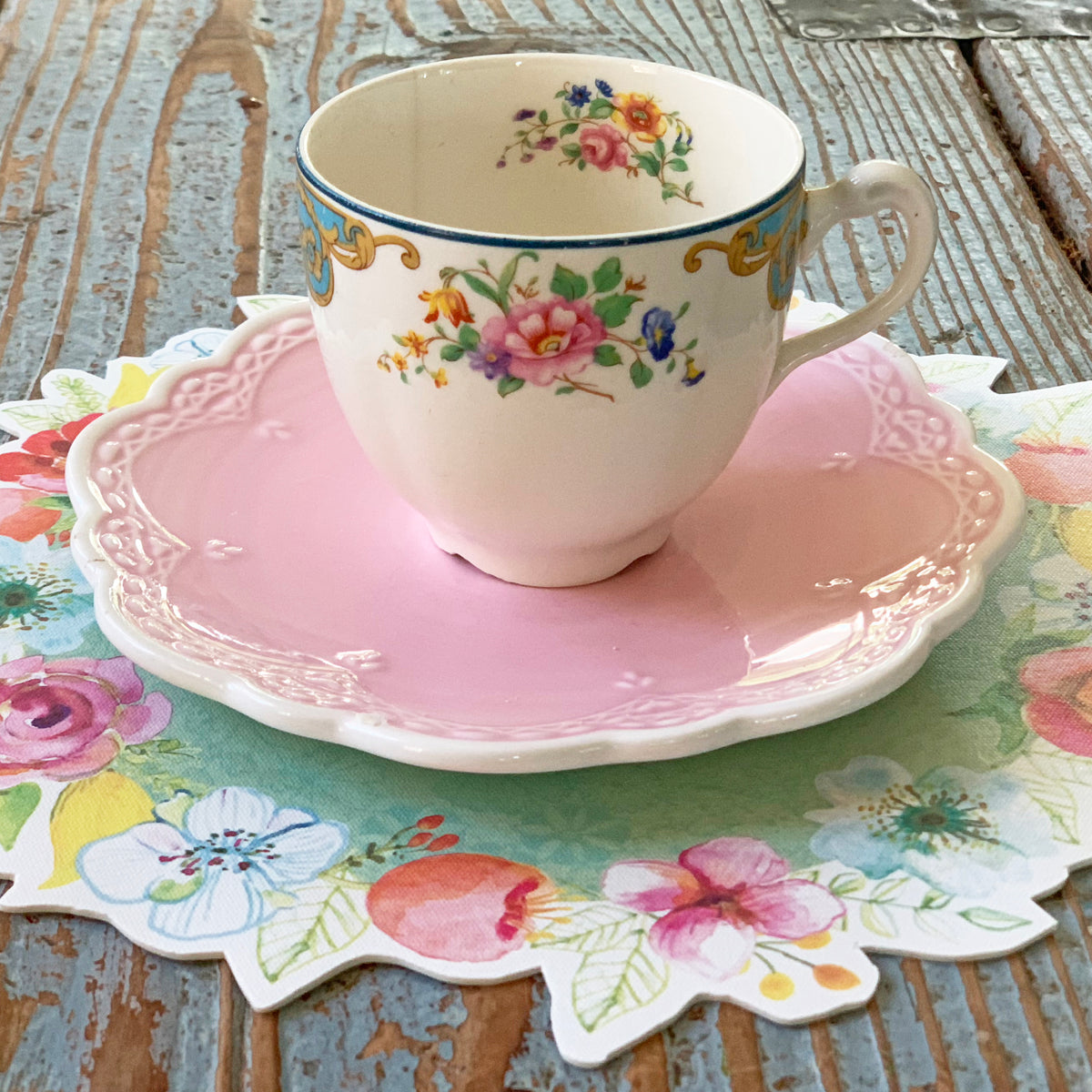 תחתית לדברים חמים- קישוט שולחני, זר פרחים כחול