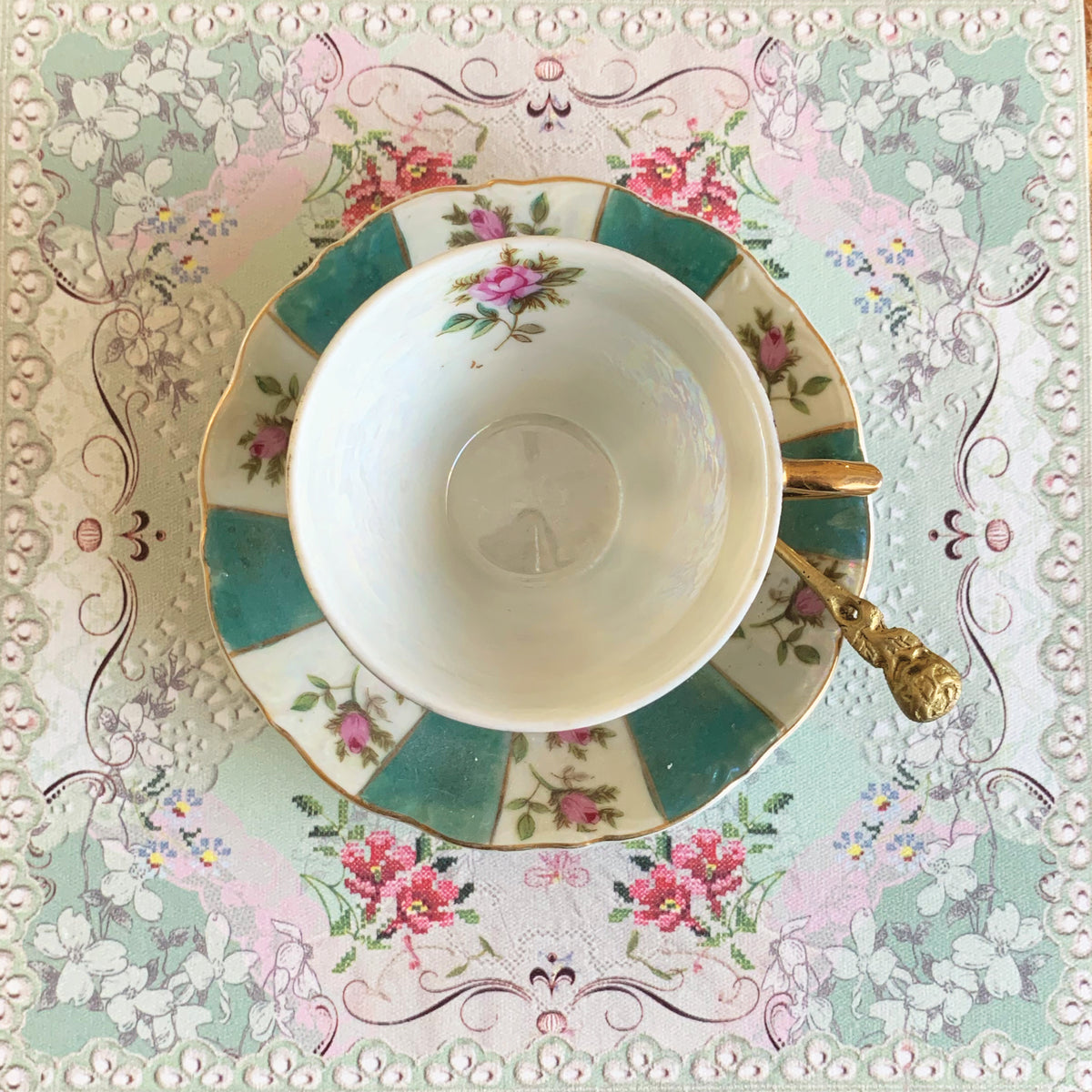 תחתית לדברים חמים, קישוט שולחני- תחרה ירוקה