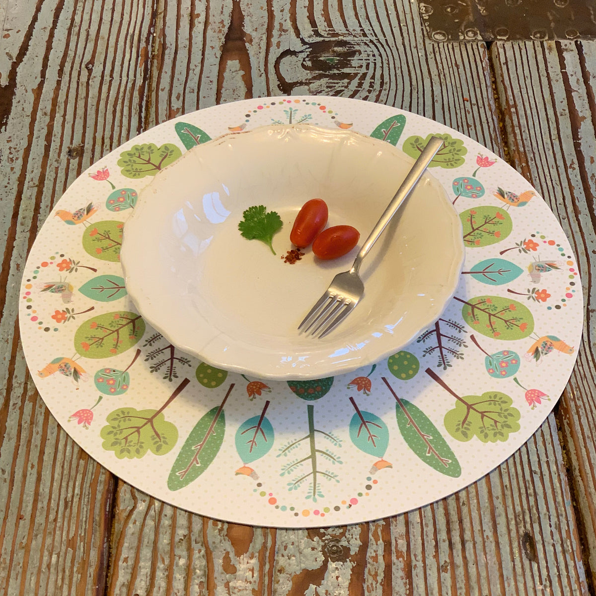 פלייסמט מנדלת עצים עגול- רקע לבן