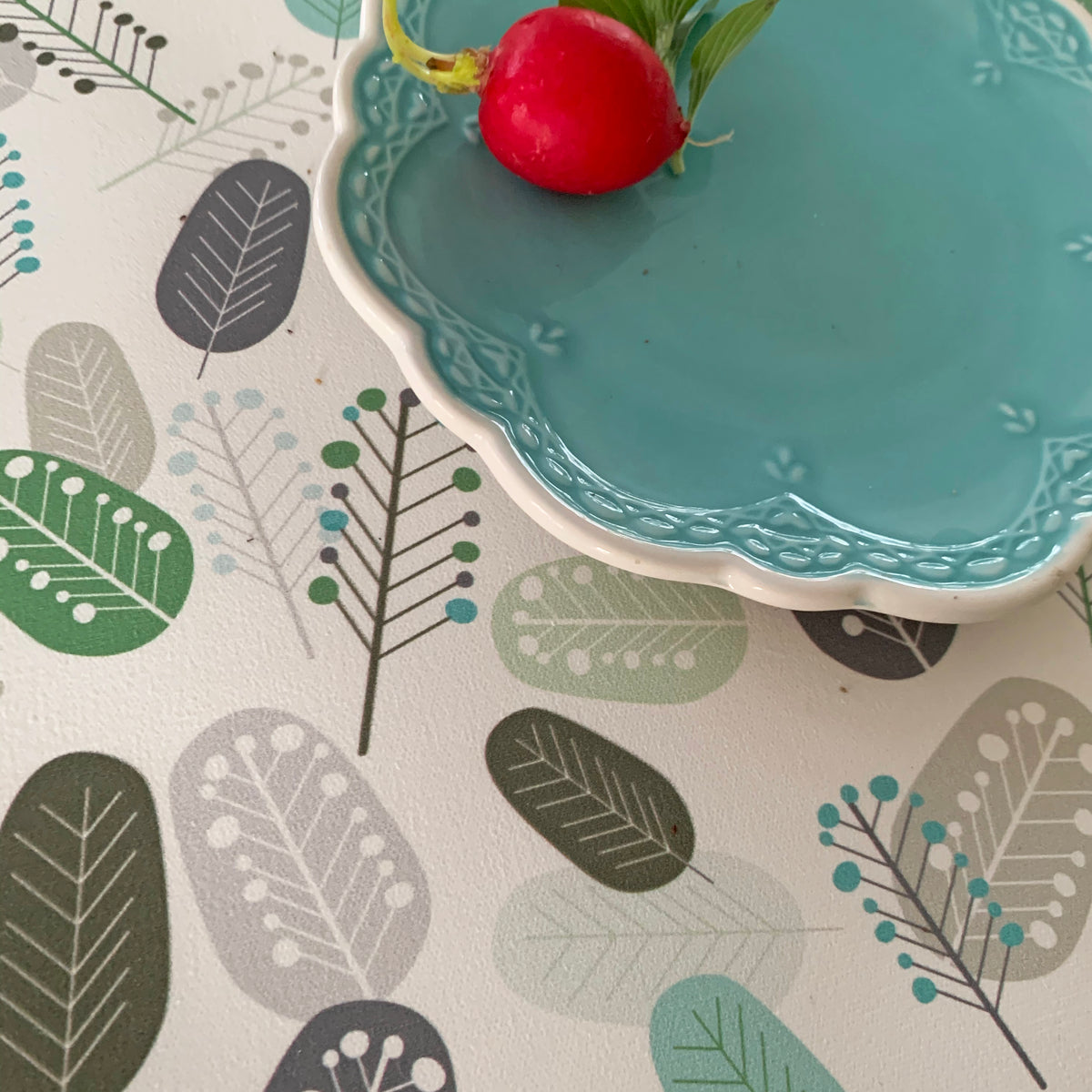 פלייסמט שולחני- עלים גיאומטרים לבן